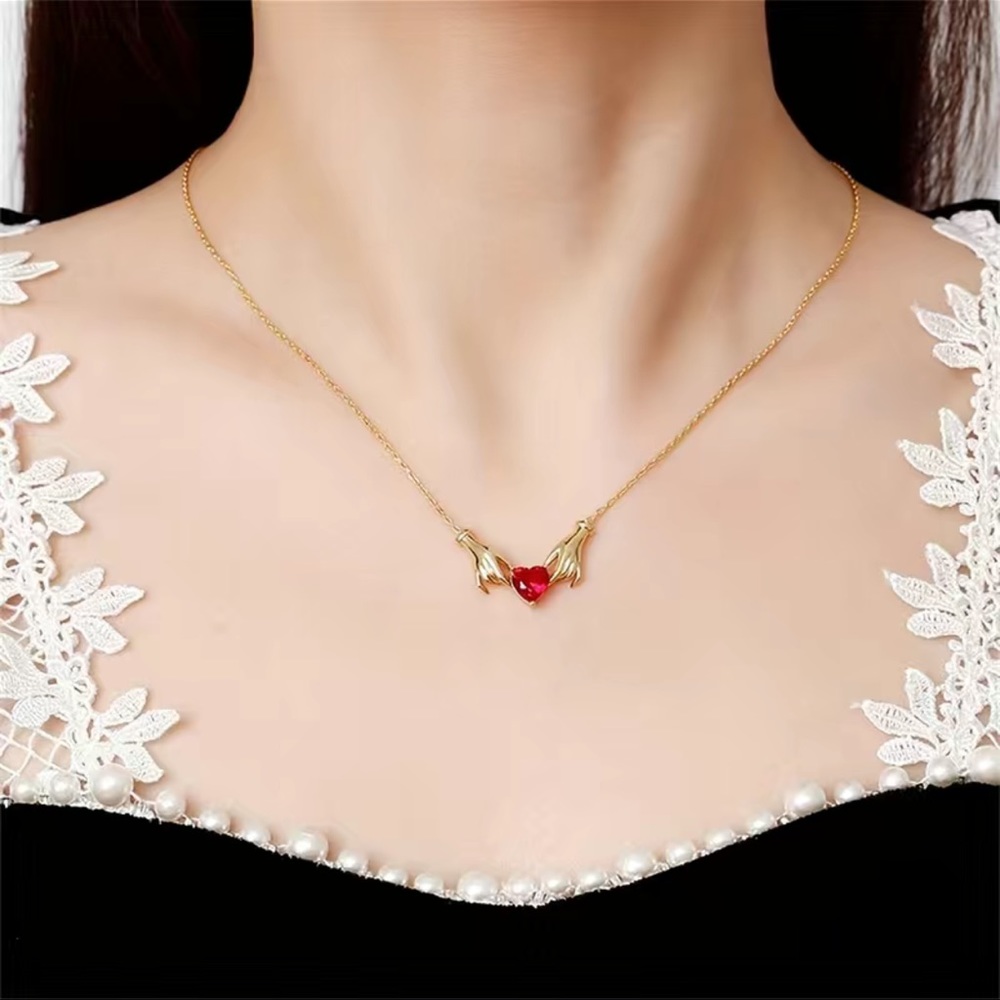 ❤️ Exquisite Women's Red Crystal Heart Pendant Necklace.